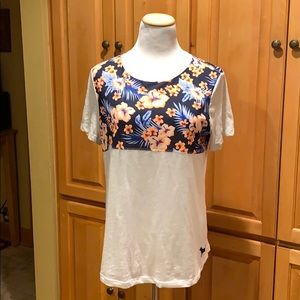 PINK Victoria’s Secret Hawaiian Themed Tee Size M